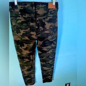 Never been worn American Eagle Next Level Stretch Jean Pants